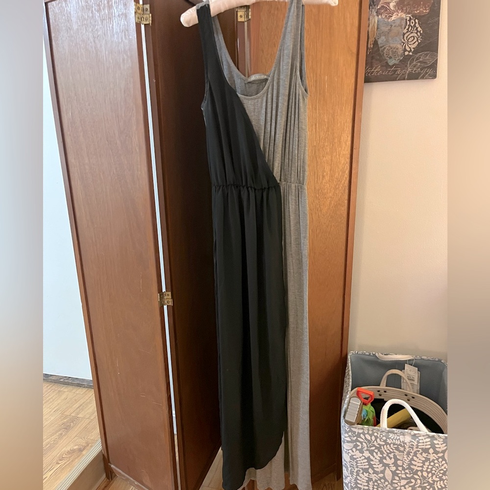 Gray and black sheer on one side lined Fin and Clove M